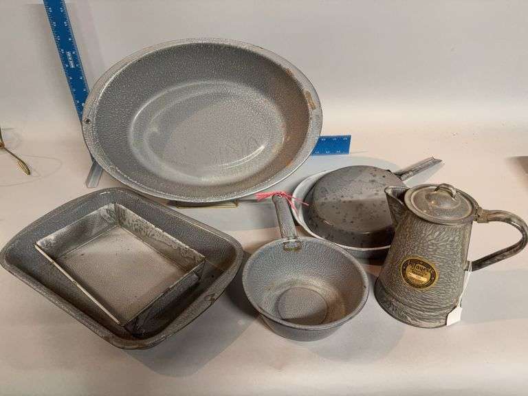 Quantity of granite ware image