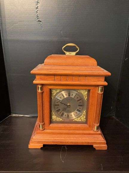 Elgin Clock Co mantle clock w Westminster chime, battery operated image