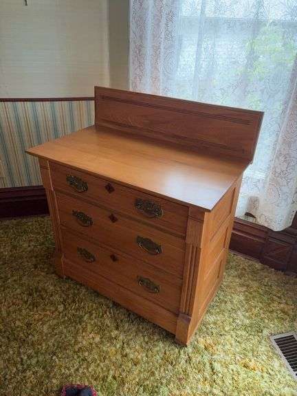 Maple 3 drawer dresser 18D x 32L x 28H image