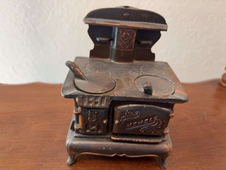 Jewel cast iron mini cookstove 4" wide x 5.5" tall image