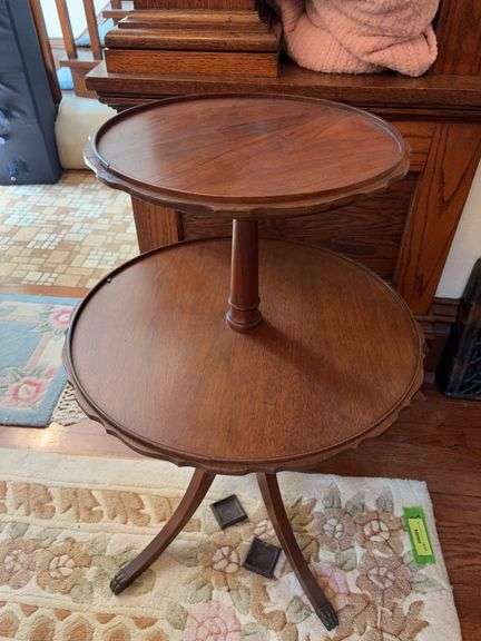 Pie crust edge 2 tier table w/Duncan Phyfe legs Chip on lower shelf has been repaired image