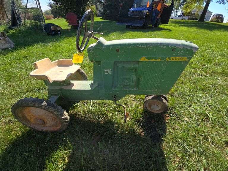 Ertl model D65 John Deere 20 series pedal tractor