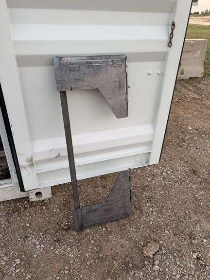 ECOTRIC 3/8" Thick Quick Tach Cut Out Mount Plate	WOLVERINE		QMP1-16-10T	"Outside width: 46""  Inside width: 45""  Height: 18.5""  Top bar: 3/8"" thick  Plate: 3/8"" thick  Weight: 53 lbs.", MOUNT VERNON image