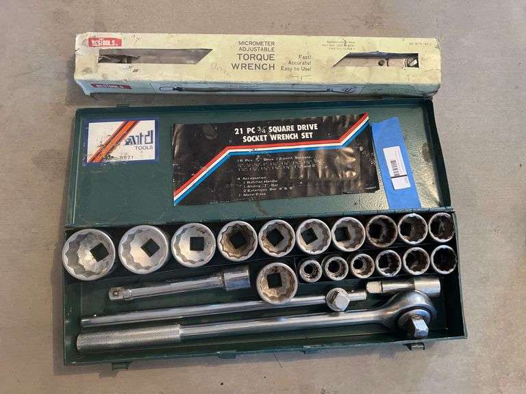 21 piece three-quarter inch square drive socket wrench set SAE and micrometer adjustable torque wrench