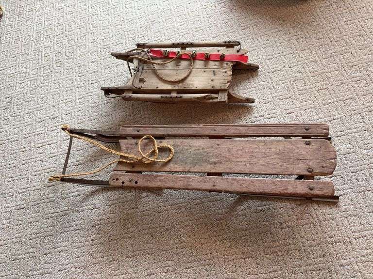 Runner sled with steerable front and a smaller sled image