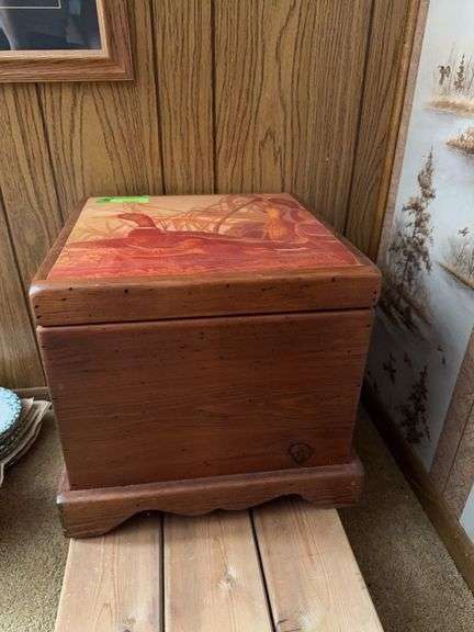Decorator storage box w/ duck lid image