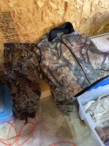 Sitka size 2xl vest and size xl camo pants