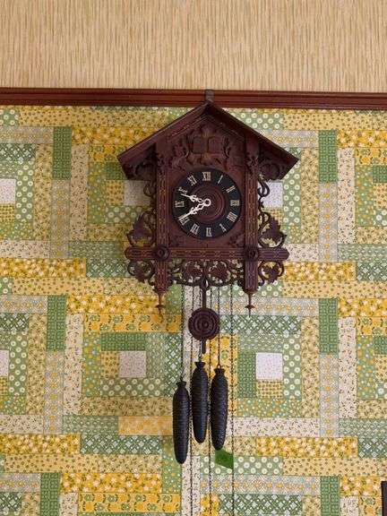 Large cuckoo clock with double cuckoo birds image