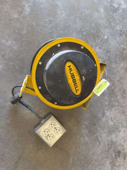 Hubbell 4 plex outlet cord DOES NOT RETRACT