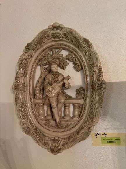 Chalk relief style oval wall decor and tri-oval picture frame image