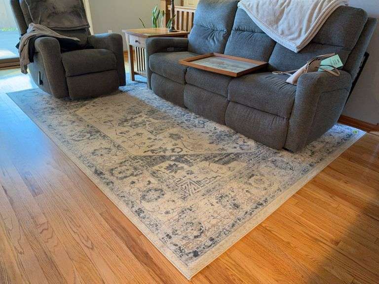 90 x 120 area rug image