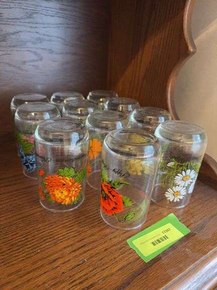 Flowers of the Month drinking glasses image