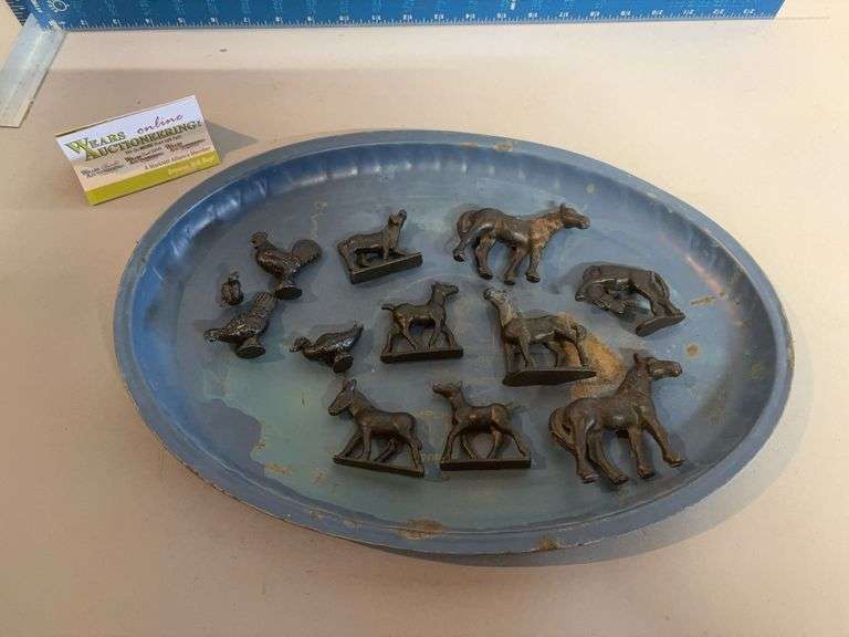 Blue tin tray w cast iron animals image