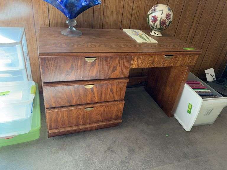 Stanley Furniture Co single pedestal desk 24D x 49L x 30H NO CONTENTS image