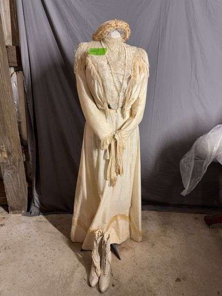 Dress form and clothing image