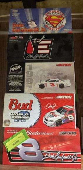 Five 1:24 scale die cast cars as shown image