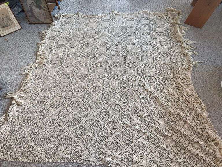 Handiwork bed cover with fringe border 80” x 93” image