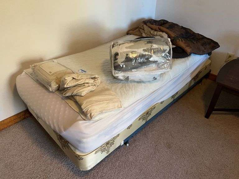 Two twin sized beds with twin bedding