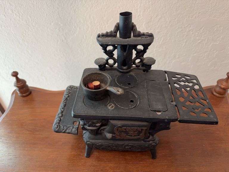 Cresent mini cast iron cookstove 9.25" wide image