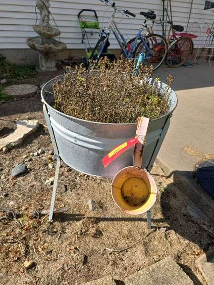 Rinse tub for planter w/ or w/o dirt image
