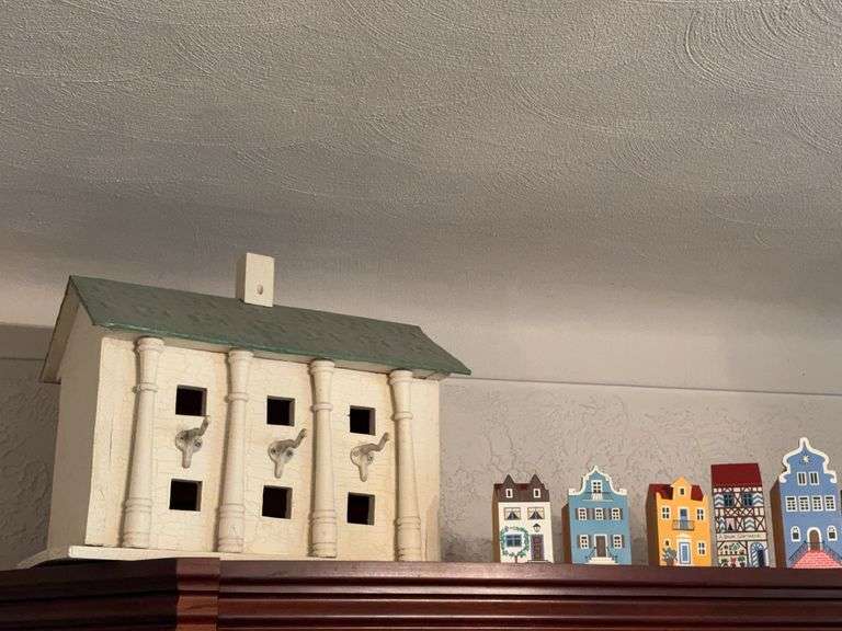 Tiny houses and an 11D x 20L x 13H decorative house w hooks image