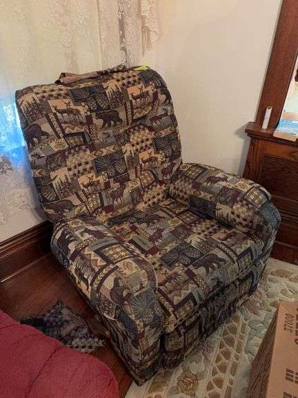 Flexsteel recliner w/ wildlife motif upholstery