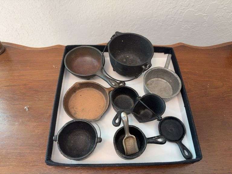 Mini cast iron cookware image
