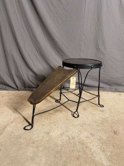 Shoe shine stand image