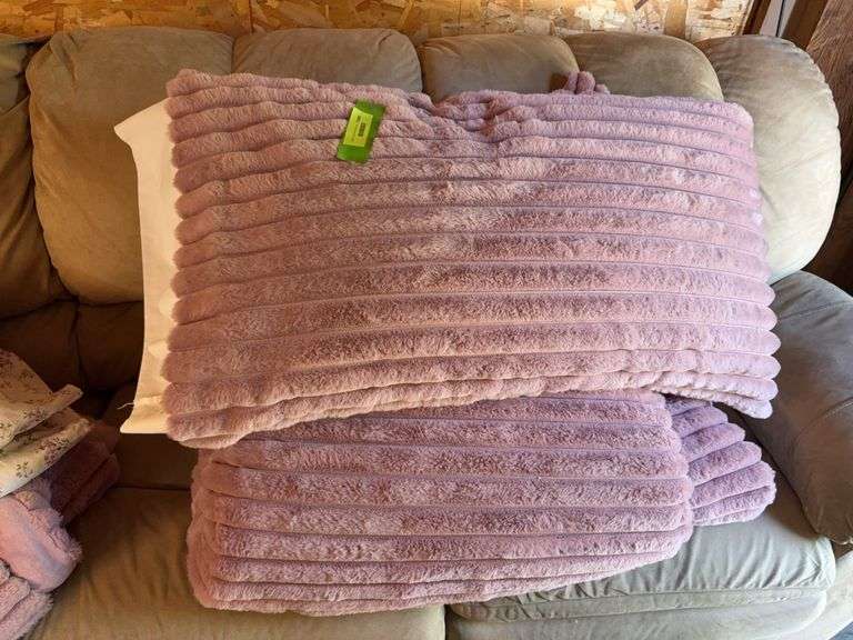 King size bedding image