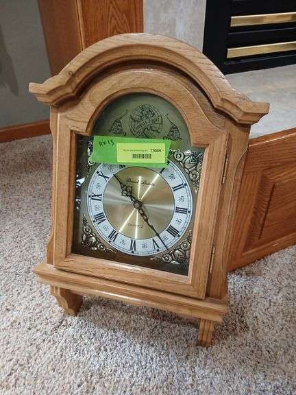 Daniel Dakota battery operated wall clock 11x15 image