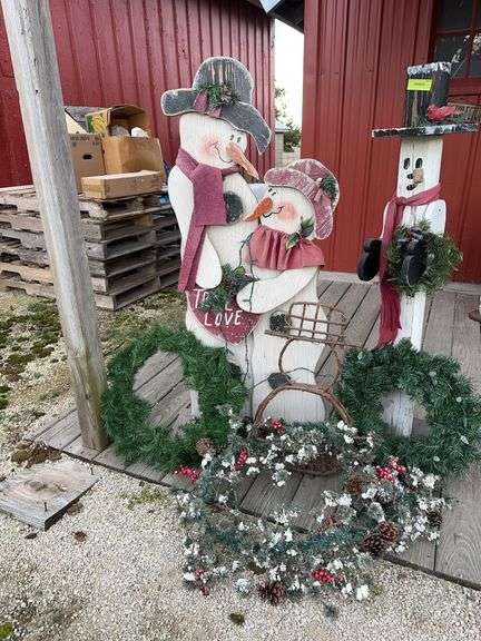 Variety of snowmen and wreaths image