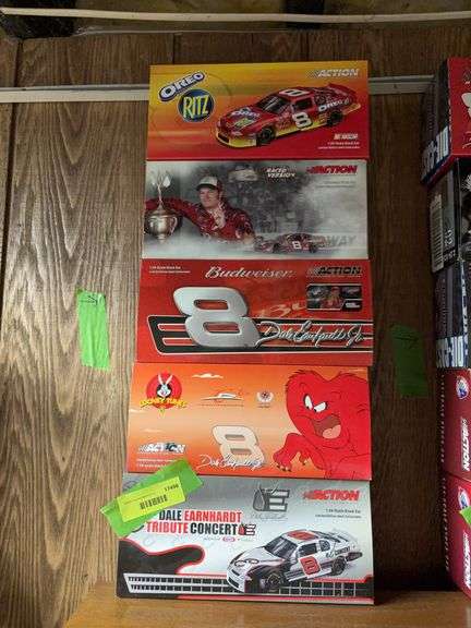 Five 1:24 scale die cast cars as shown image