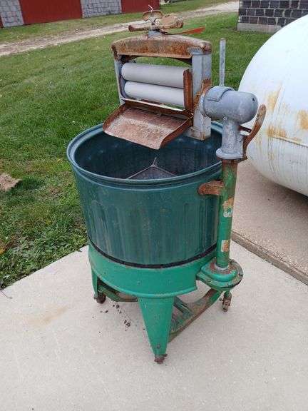 Green tub ringer washer Yard art image