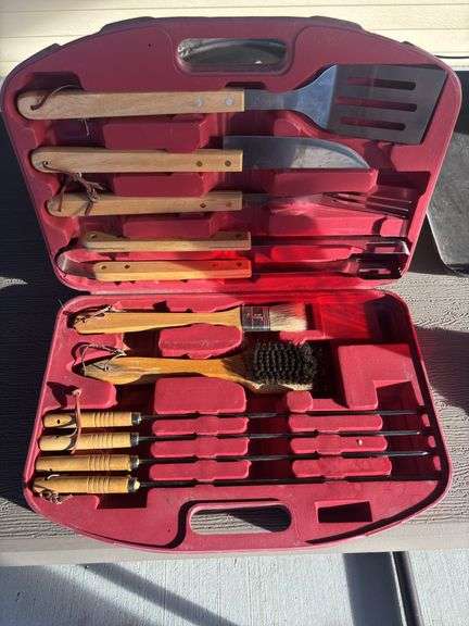 Portable grill set
