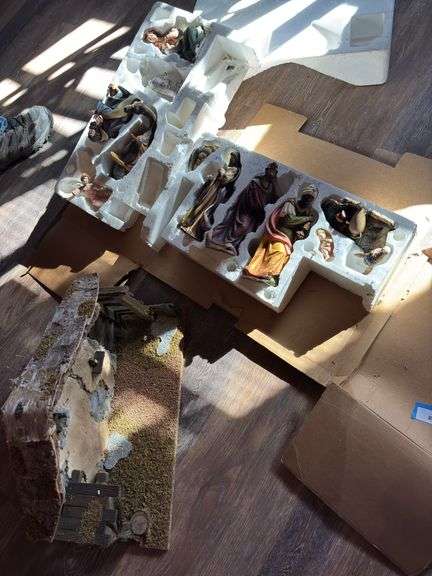 Ceramic nativity scene image