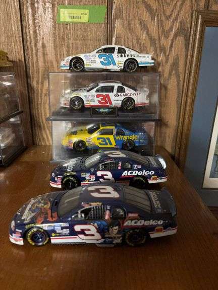 Five 1:24 scale die cast cars as shown image