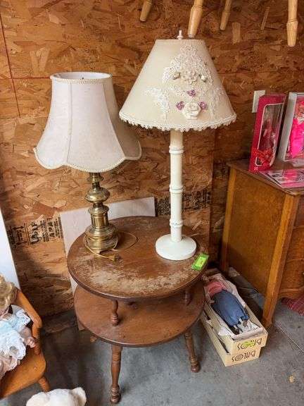 24x24 hard rock maple table and two table lamps image
