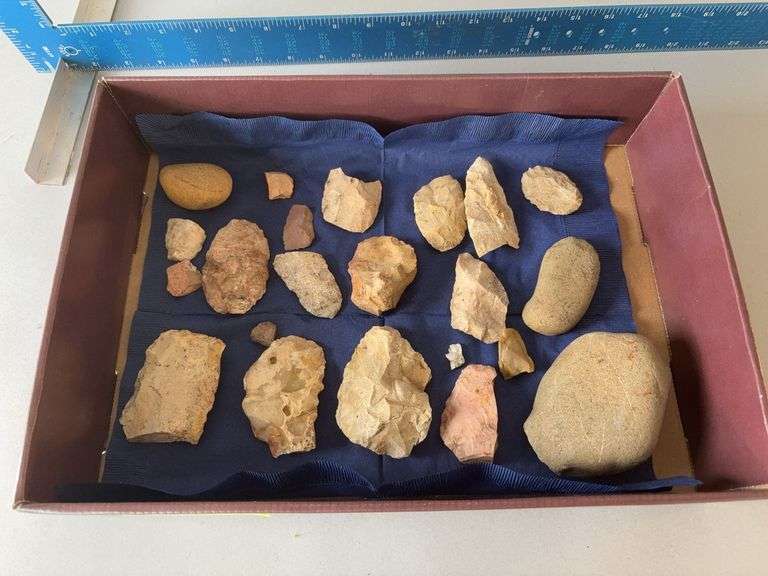 Box of arrow and hammer heads image