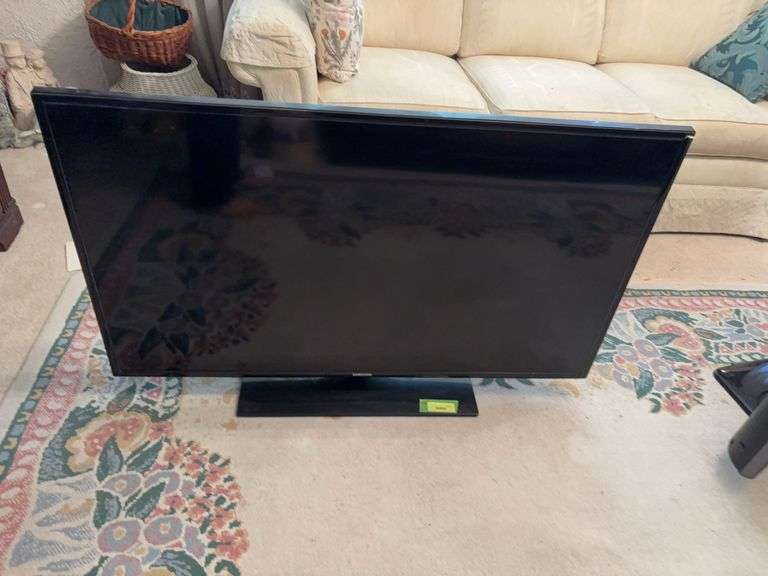 Samsung 50” flatscreen tv Model UN50J6200AF No remote image