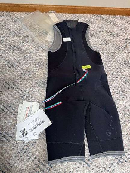 Men’s size M Quintana Roo wetsuit image