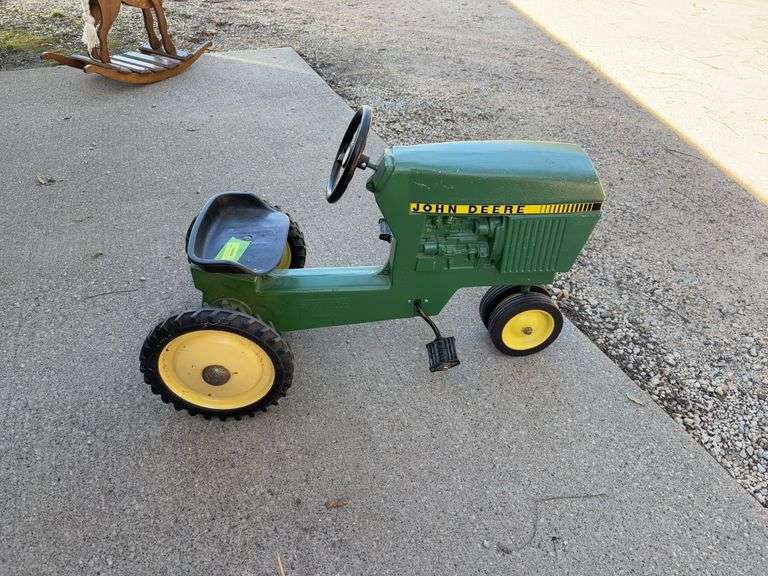 John Deere pedal tractor image