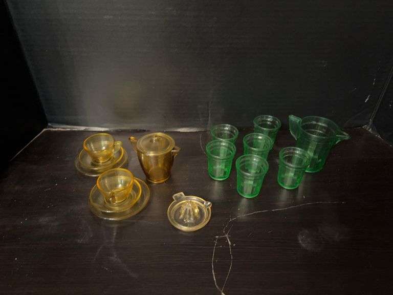 Green and yellow depression glass miniatures image