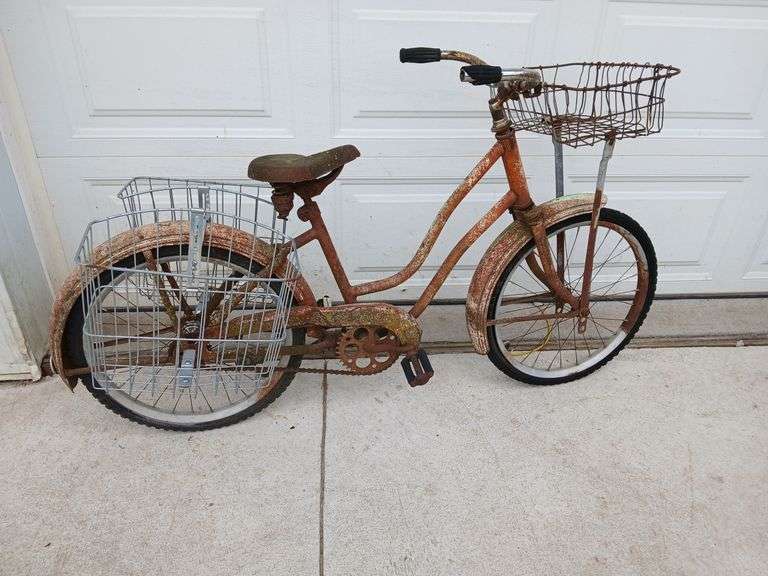 Girls bike Yard art image