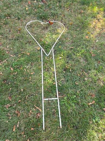 Metal heart shaped plant hanger and metal flower image