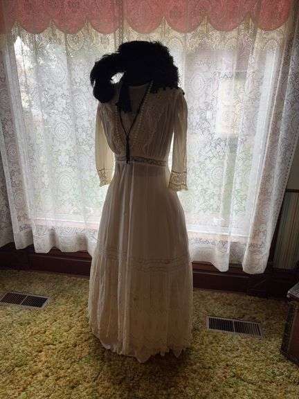 Dress form and attire image