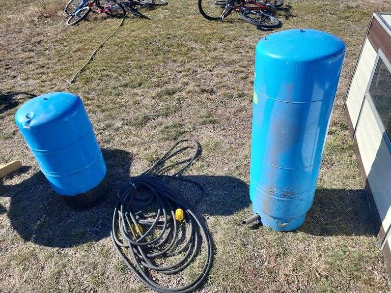 Pressure tanks and electric cord image