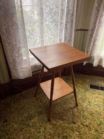 18x18x28H oak parlor table image