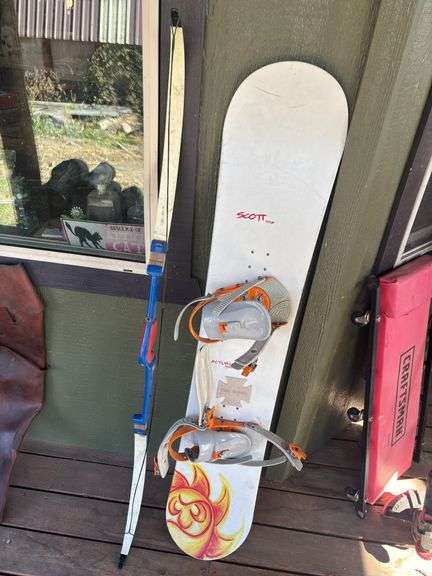 Snowboard and bow image