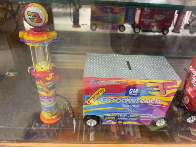 Dale Earnhardt Sr collectibles as shown image