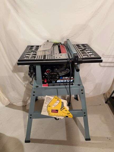 Delta 10" table saw image